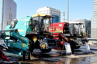 На выставке AgriTekASTANA-2015 оценили комбайны белорусско-казахского производства 