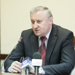 Владимир Дворник рассказал о разбитых дорогах и уплотнительной застройке