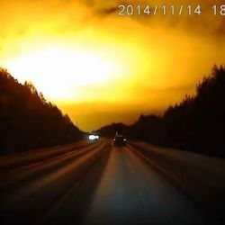 В сети появилось видео огромной вспышки в небе России