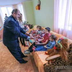 Прокуратура Новобелицкого района поздравила  детей(фотоотчёт)