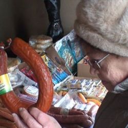 Просроченные суши, сыры и полуфабрикаты на витринах крупных магазинов и в кафе: торговая инспекция раскрывает глаза потребителям