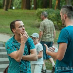 Корреспонденты ``Вечерки`` пытались убедить гомельчан в том, что их что-то связывает