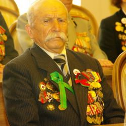 Трем гомельских ветеранам вручили медали за освобождение Ленинграда