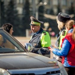 РЕБРО В СЕРДЦЕ, ОСКОЛОК В ЛАДОНИ И ТЕАТРАЛЬНАЯ КРОВЬ: Как на центральной площади гомельчане спасали пострадавших