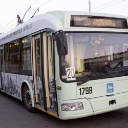 По каким столетиям идет троллейбус маршрута № 1?