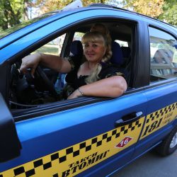 Таксистка с огромным опытом работы покатала журналистку «Вечерки»
