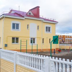 В Новобелицком районе прошел шествие-парад Дедов Морозов и Снегурочек и отыграли шоу-программу «Лови удачу за хвост!»