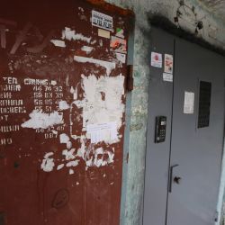 Гомельчане жалуются на рекламу в подъездах