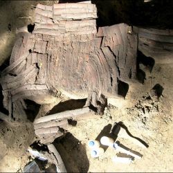 Броня из костей найдена в Омске в захоронении бронзового века