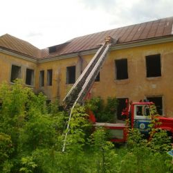 По чьей вине загорелось заброшенное здание по Циолковского?
