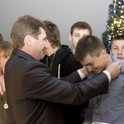Гомельским футболистам вручили бронзовые медали