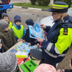 ГАИ совместно с МЧС провели акцию для детей ``ЗА БЕЗОПАСНОСТЬ ВМЕСТЕ``