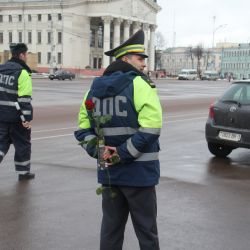  ГАИ женщинам: «Пусть в этот праздничный день ваше сердце тает от любви и глаза искрятся счастьем!»