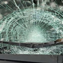 В Гомеле Мерседес-Бенц наехал на парня и девушку-подростков