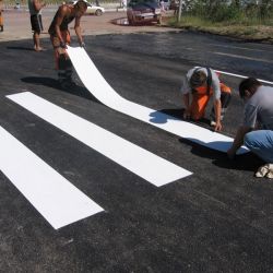 Зимние шины будут ``шлепать`` по лужам до 1 марта