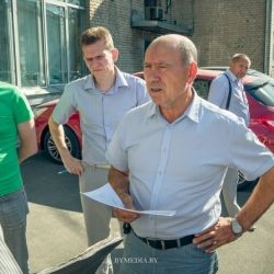 Анекдот от директора, рекомендация от прокурора и мелочи жизни: мобильная группа изучила условия труда создателей брендовых мужских костюмов