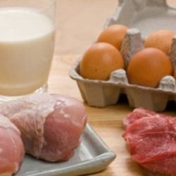 Минэкономики опровергает слухи об отмене торговых надбавок на яйца, хлеб и мясо