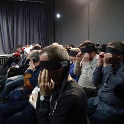 Гомельчане представляют театр с закрытыми глазами 