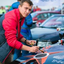 Фотофакт: Гомельские водители разукрасили свои авто в честь Дня Победы и проехали по городу 