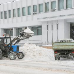 В настоящий момент Гомеле на уборке снега задействованы более 40 единиц техники ``ГорСАП`` и 240 его сотрудников