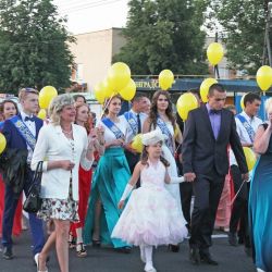 Фотофакт: В Новобелицком районе состоялось шествие выпускников