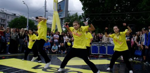 День молодежи в Гомеле встретили с трехсторонним футболом и под «Градусами»