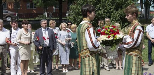 В возложении цветов по случаю 135-летия со дня рождения Янки Купалы принял участие заместитель Министра информации Беларуси