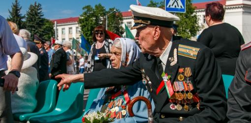 Гомельчане приняли участие в возложении венков и цветов к братской могиле 