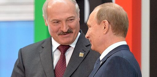 Президент Беларуси Александр Лукашенко поздравил Владимира Путина с днем рождения